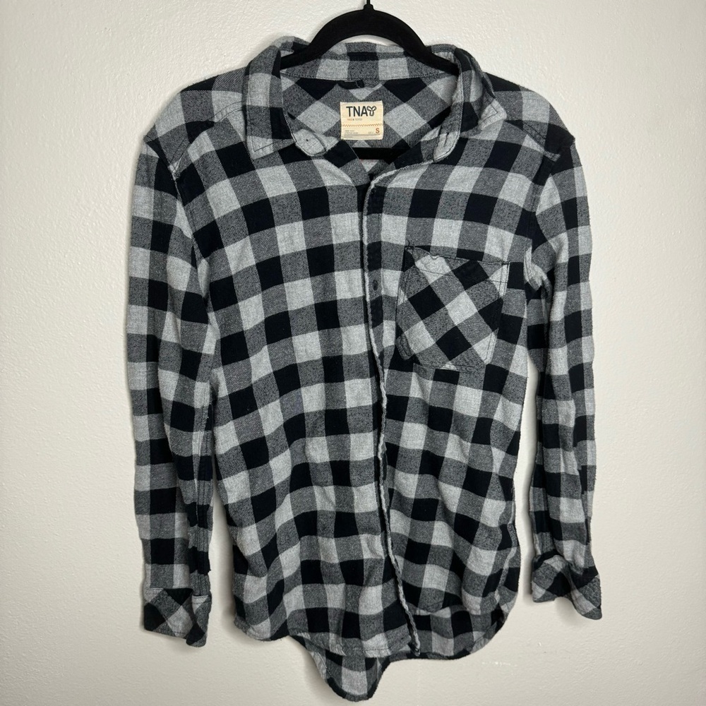 Aritzia TNA Black and Grey Long Sleeve Plaid Flannel